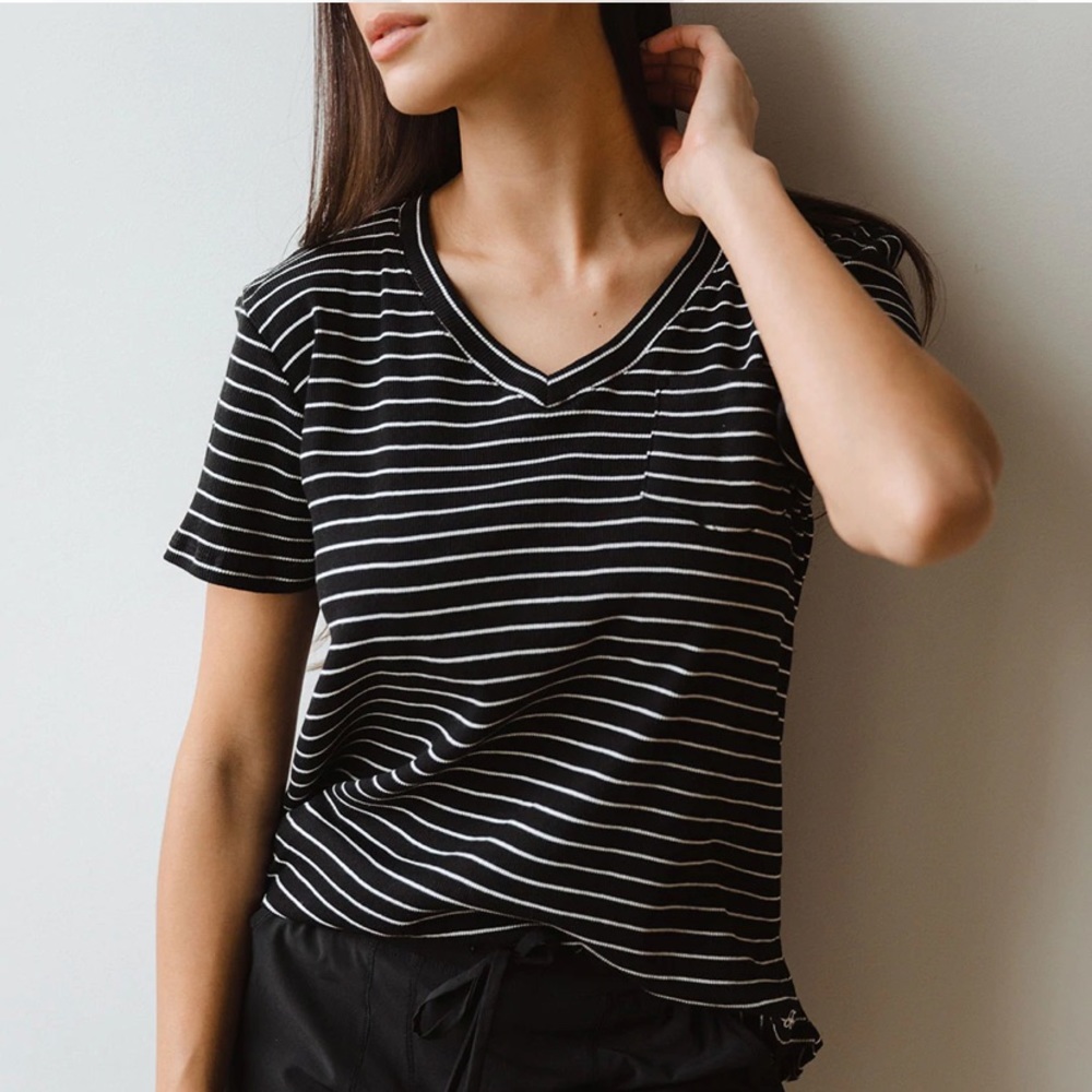 Albion Fit basic v-neck tee